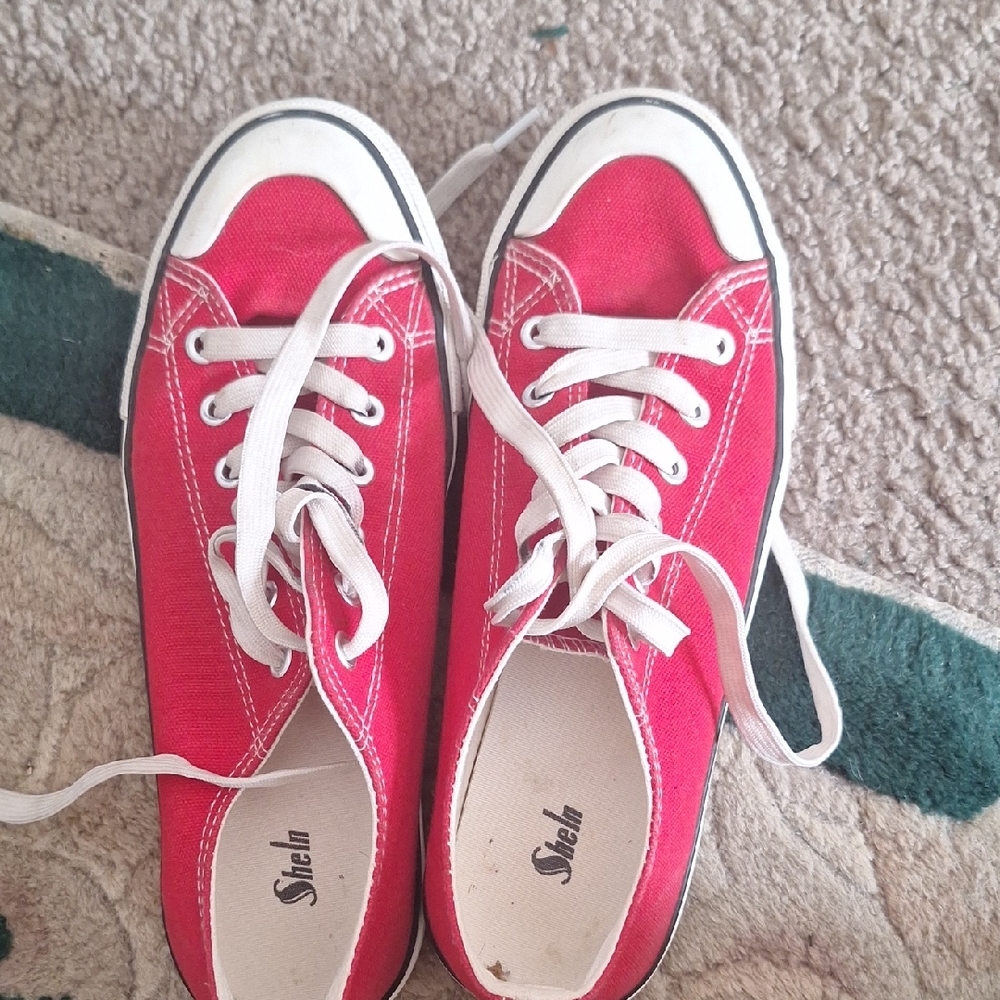 SHEIN Red Canvas Sneakers
